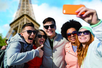 Selfie étudiants Tour Eiffel